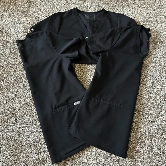 Lot of 2 Black Casma Figs tops in size medium. - Picture 2 of 3